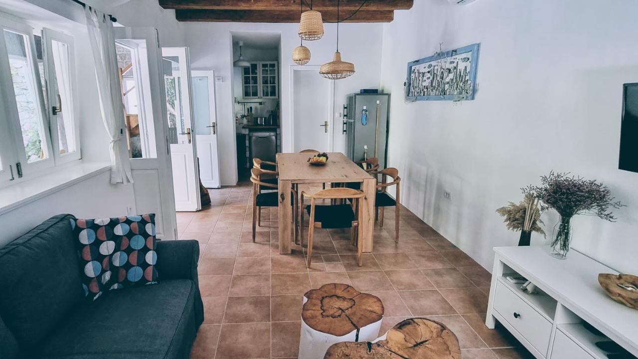 Rector'S Villa - Charming Retreat In Old Town With Jacuzzi In Private Courtyard Rab Town Exterior photo