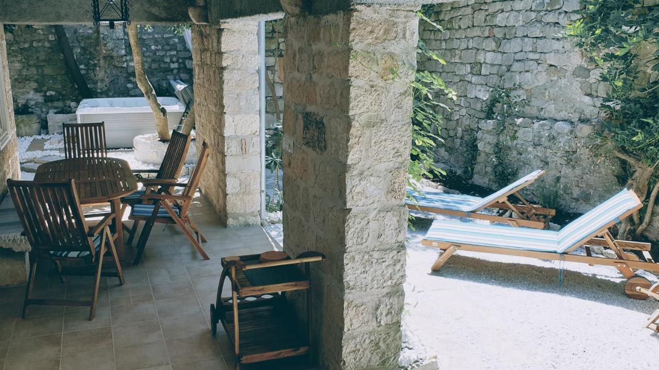 Rector'S Villa - Charming Retreat In Old Town With Jacuzzi In Private Courtyard Rab Town Exterior photo
